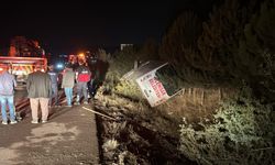 Afyonkarahisar'da yolcu midibüsü devrildi: 12 yaralı