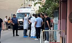 Annesini ve üvey kardeşini öldürüp evden çıktığı anlar kamerada