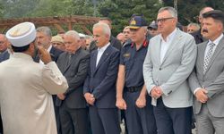 Bakan Uraloğlu, Trabzon'da yakınının cenazesine katıldı
