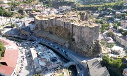 Bitlis Kalesi'ndeki kazılarda tuğla zemin ve kalenin anahtarı bulundu/Ek fotoğraflar
