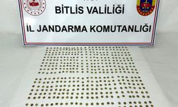 Bitlis'te durdurulan otomobilde Roma dönemine ait 500 sikke ele geçirildi