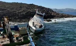 Bodrum'da sürüklenen motoryat, kayalıklara çarptı