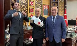 Devlet Bahçeli, boksör Avni Yıldırım'ı makamında kabul etti