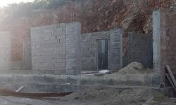 Engelli çocukları için ev yaptırmak isterken birikimini de kaybetti