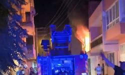 Evini ateşe veren baba öldü, oğlu yaralandı
