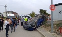 Hafif ticari araçla çarpışan cip takla attı; 3 yaralı