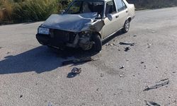 Hatay'da otomobil ile çarpışan motosikletin sürücüsü öldü; kaza anı kamerada