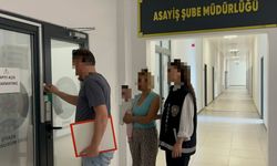 Hırsızlık şüphelisi, kucağında bebeğiyle sevk edildiği adliyede tutuklandı