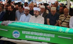İki otomobilin çarpıştığı kazada ölü sayısı 3'e çıktı; kaza kamerada (2)