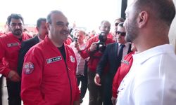 İstanbul- Bakan Kacır, Demirören Medya standını ziyaret etti