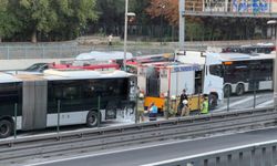 İstanbul - Bayrampaşa'da metrobüs yangını -2/ Görüntü eklendi