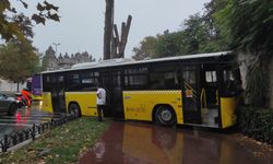 İstanbul- Beşiktaş'ta İETT otobüsü motosiklete çarptı -1