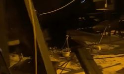 İstanbul - Beyoğlu'nda ara sokakta hızla ilerleyen sürücünün dükkana çarpıp kaçtığı anlar kamerada
