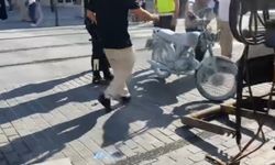 İstanbul - Fatih'te trafikten men edilen motosikletini ateşe verdi; o anlar kamerada