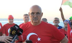 İstanbul - Filistin'e destek için Sarayburnu'nda Demokrasi Adası'na yüzdüler
