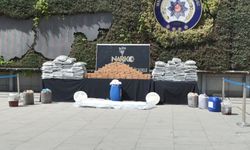 İstanbul- İstanbul'da uyuşturucu operasyonunda ele geçirilenler emniyette sergilendi