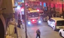 İstanbul - Küçükçekmece'de 5 katlı binada çıkan yangında mahsur kalan 3 kişi kurtarıldı