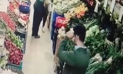 İstanbul - Küçükçekmece'de evcil hayvanıyla alışveriş yapan kadına yumruklu saldırı kamerada