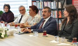 İstanbul- Milli Eğitim Bakanı Tekin, mektupla kendisini okullarına davet eden öğrencileri ziyaret etti