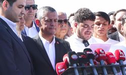 İstanbul - Özgür Özel Adana'dan 'Özgürlük Yürüyüşü' başlatan Gençlik Kolları üyelerini Silivri'de karşıladı