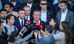 İstanbul- Özgür Özel İstanbul Adalet Saray'ı önünde açıklama yaptı