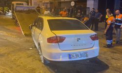 İstanbul - Ümraniye'de İETT otobüsü ile otomobil çarpıştı : 1'i ağır 2 yaralı
