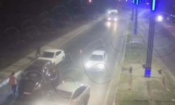 İzmir'in 3 ilçesinde eş zamanlı operasyon; otomobilin gizli bölmesinden tabanca çıktı