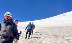 Kazbek Dağı'na tırmanan Rizeli dağcılar, Filistin bayrağı açtı