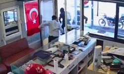 Kuyumcu, silahlı soyguncuları bıçak çekerek uzaklaştırdı