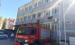 Manisa'da okulda mahsur kalan 3 öğrenciyi itfaiye kurtardı