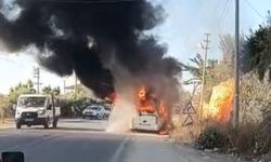 Mersin'de öğrenci servisi yandı