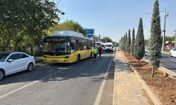 Minibüs, duraktaki otobüse çarptı: 15 yaralı