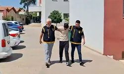 Motokurye, yağmur suyu tahliye borusundan tırmandığı daireden cep telefonu ve cüzdan çaldı