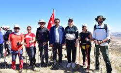 Neşet Ertaş, Kırşehir'deki mezarı başında anıldı (2)