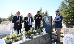Neşet Ertaş, Kırşehir'deki mezarı başında anıldı