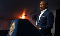 New York Belediye Başkanı Adams, seçim kampanyasından çekildi