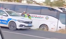 Otobüsle çarpışan otomobildeki aynı aileden 4 kişi öldü