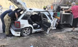 Otomobil, park halindeki asit yüklü tankere çarptı: 1'i bebek, 5 yaralı