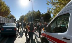 Otomobilin çarptığı yaya yaralandı; kaza kamerada