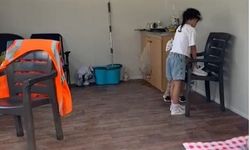Sahilde çocuk ayakkabıları bulundu, ekipler denizde arama başlattı (2)