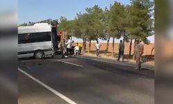 Şanlıurfa'da otomobil ile minibüs çarpıştı: 1 ölü, 14 yaralı