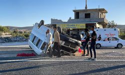 Şanlıurfa'da tütün işçilerinin taşındığı minibüs devrildi: 20 yaralı