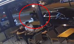 Seyir halindeki motosiklet devrildi; o anlar kamerada