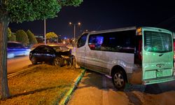 Sivas'ta minibüs ile otomobil çarpıştı; 3'ü futbolcu 5 kişi yaralandı