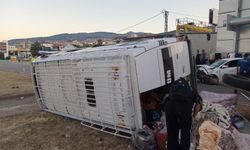 Tarım işçilerini taşıyan minibüs, otomobille çarpıştıktan sonra devrildi: 15 yaralı