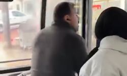 Tartışma sonrası şoför otobüsten inip sigara içti, yolcular onu bekledi
