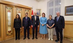 TBMM Başkanı Kurtulmuş, Türkiye'nin Budapeşte Büyükelçiliği'ni ziyaret etti