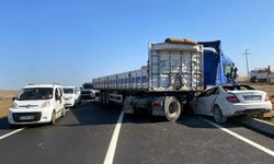 TIR'la çarpışan otomobilin sürücüsü yaralandı