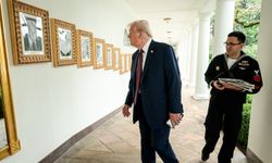 Trump, Beyaz Saray'a Biden'ın fotoğrafı yerine otomatik kalem koydu
