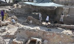 Ulucak Höyüğü'nde 8 bin yıllık 5 heykelcik bulundu